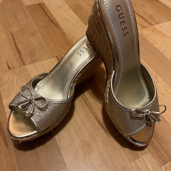 Guess gold sparkly wedges size 8M - Picture 5 of 5